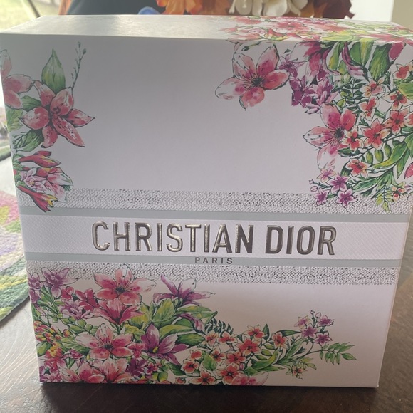 Dior Limited Edition Gift Set - Picture 7 of 10
